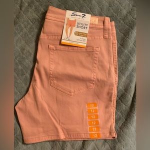 NWT - Seven7 Utility Pocket Shorts Vintage Look  5” inseam Soft Touch Twill